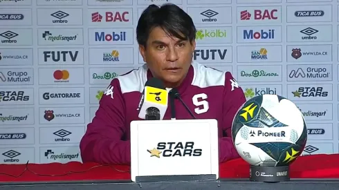 Vladimir Quesada le habló directamente a la afición.
