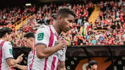 Fidel Escobar toca los temas más sensibles en Saprissa.
