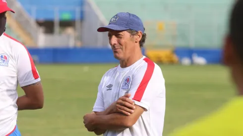 Pedro Troglio en el entrenamiento de Olimpia.
