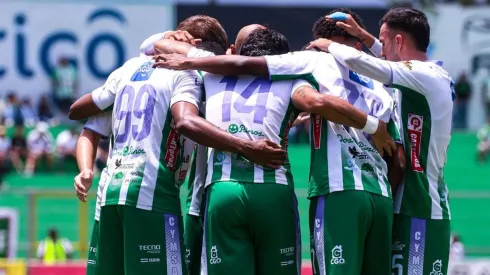 El jugador de Antigua que celebra la vuelta de Mariano Torres