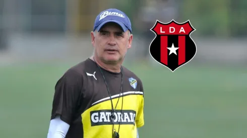 Willy Olivera, DT de Comunicaciones.

