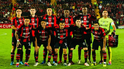 Guimaraes celebra un refuerzo clave en el momento más importante de Alajuelense.
