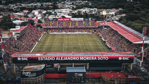 Alajuelense tiene un problema con su estadio.
