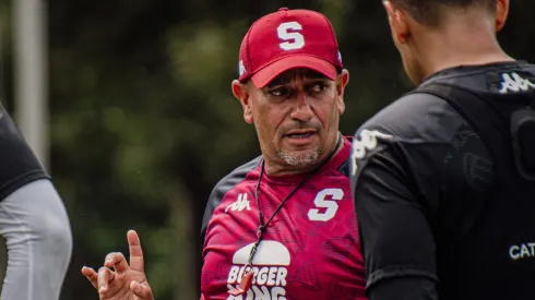 José Giacone señala al único culpable del momento de Saprissa y Comunicaciones toma nota.
