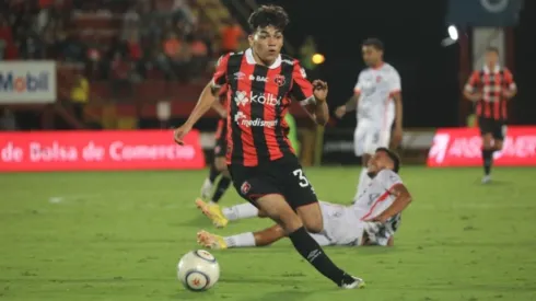  Leo Menjívar señala al culpable de no poder sumar suficientes minutos en Alajuelense 
