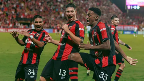 "Hay que salir del país": una figura sorprende a Guimaraes con sus planes lejos de Alajuelense.
