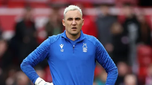 Keylor Navas con la camisa del Nottingham Forest.
