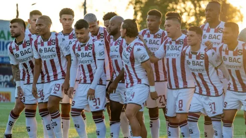 Interna feroz: estalla el camerino de Saprissa y José Giacone toma una decisión.
