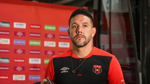 “Injusticia”: los referentes rompen el silencio sobre lo que Alajuelense le hizo a Leo Moreira.
