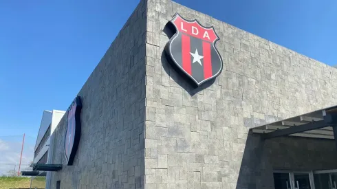 Alajuelense toma una drástica medida en busca de fichajes