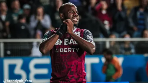 Javon East le responde a un ídolo de Saprissa