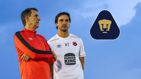 Bryan Ruiz advierte a Guimaraes.
