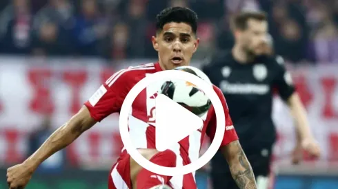 Luis Palma fue clave para que Olympiacos comenzara ganando sobre AEK FC.

