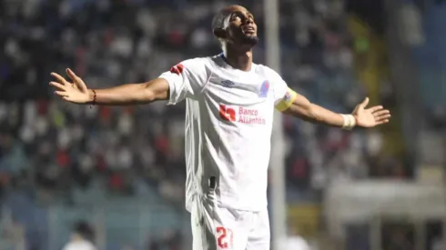 Jerry Bengtson se convirtió en el máximo goleador histórico de la Liga en Honduras.
