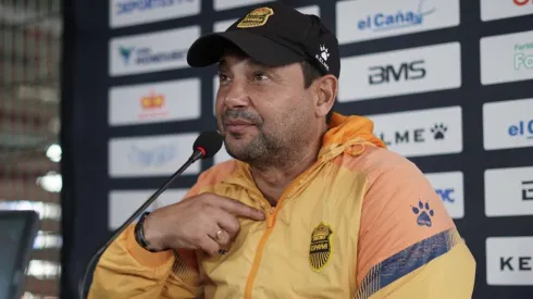 Real España ha mostrado su postura con el entrenador Jeaustin Campos.

