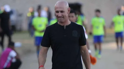 Eduardo Espinel acaricia su primer logro con Olimpia.
