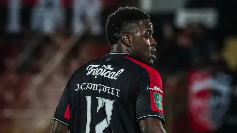 Joel Campbell produce una interna en Alajuelense.
