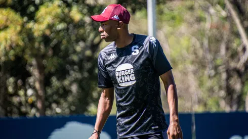 Wanchope saca la escoba.
