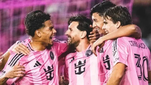 David Ruiz tuvo gesto con Lionel Messi tras el juego.
