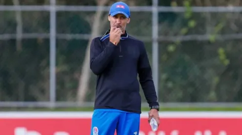 El director técnico de Olimpia debe definir su equipo ideal para el clásico.
