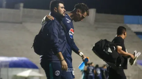 Rodrigo Auzmendi fue trasladado del estadio al hospital.
