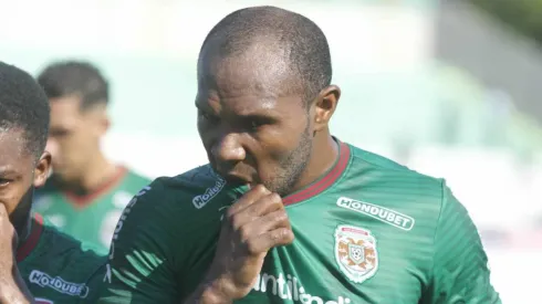 Juan Luis Anangonó pagó caro las consecuencias por golpear a Alexy Vega.
