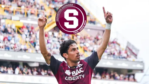 Ariel Rodríguez impacta a Saprissa.
