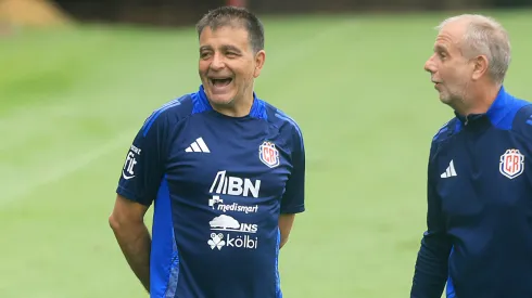 La Sele quedó atrás: Claudio Vivas se acerca a un grande de Centroamérica tras su salida de Costa Rica.

