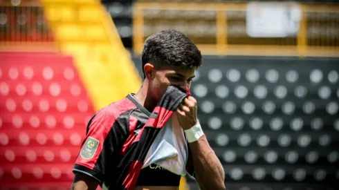 Futbolista de Herediano atacó directamente a Isaac Badilla
