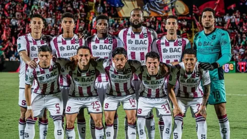 Wanchope lo limipó y ya está muy lejos de Tibás.

