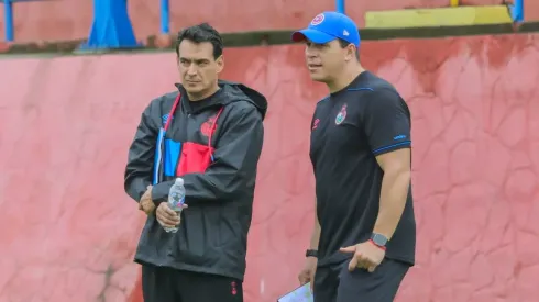 A contramano de la afición: Mario Acevedo y Dwight Pezzarossi toman su primera decisión fuerte en Municipal.
