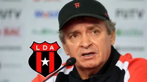 Machillo Ramírez sorprende a Alajuelense.
