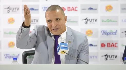 Erick Lonis habló sobre la salida de un futbolista del Saprissa.
