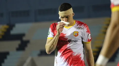 Herediano y Victoria protagonizaron brutal pelea en Honduras.
