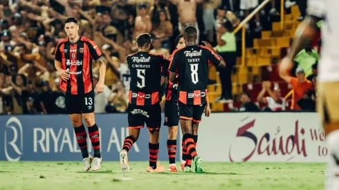 Alajuelense no lo pudo retener y se va a un grande de Sudamérica.
