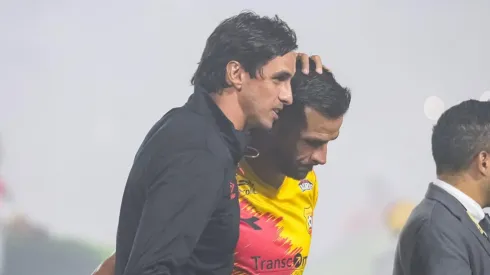 Bryan Ruiz se fue por temas personales de Alajuelense.
