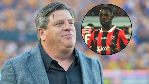 Piojo Herrera le abre la puerta de La Sele a Campbell.
