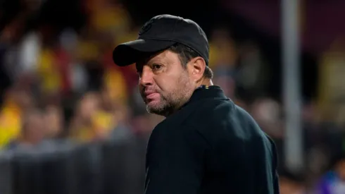Jafet Soto lo despidió y ahora vuelve a estar en la cuerda floja.
