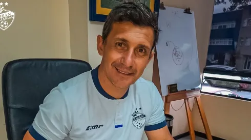 Sebastián Bini sufre su primer inconveniente lejos del banquillo de Municipal
