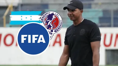 Donis Escober fue premiado por FIFA ante los ojos de Reinaldo Rueda.
