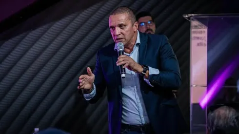 Erick Lonnis sufre una dura contradicción. (Foto: Saprissa)
