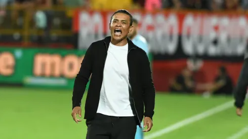 Walter Centeno firmó contrato con San Carlos por un año.
