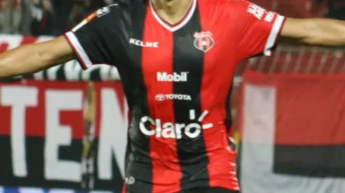 Un goleador que no se olvida de Alajuela.
