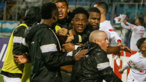 Un golazo de la nueva perla del futbol de Honduras definió el Clásico de Olimpia vs Motagua