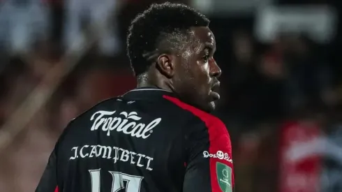 Campbell sorprende a los manudos.
