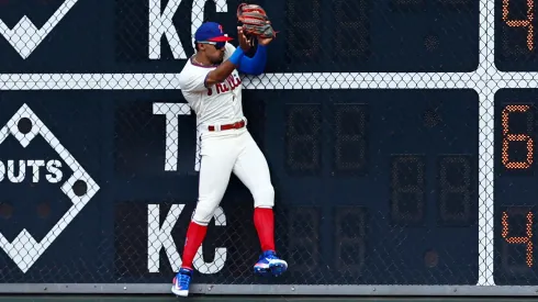 El dominicano Johan Rojas debutó con tremendo doble play ante Padres.
