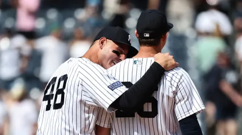 Yankees le preparó broma a Anthony Rizzo mientras celebraba su HR este domingo.
