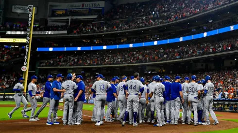 Rangers y Astros vaciaron sus bancas en Hosuton.
