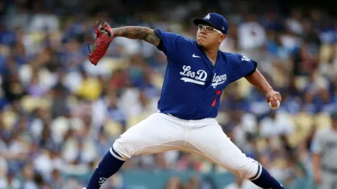 Julio Urías lanzó siete innings ante Marlins de Miami este sábado.
