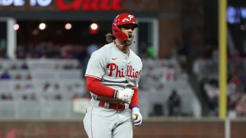 Bryce Harper anotó dos carreras en la victoria de Phillies este sábado.
